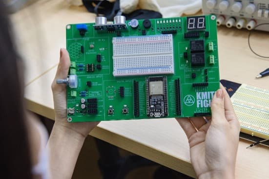 ชุดปฏิบัติการสอนเรื่องการประยุกต์ใช้ IOT สำหรับชั้นมัธยมศึกษาตอนต้น